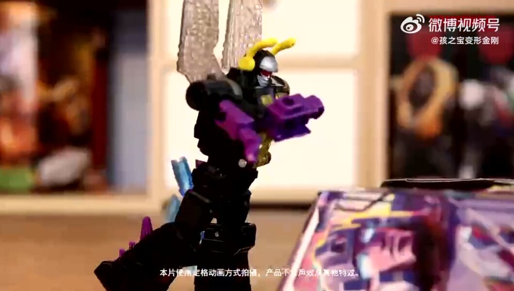 Transformers Legacy Official Stop Motion Video   Bug Spray  (6 of 27)